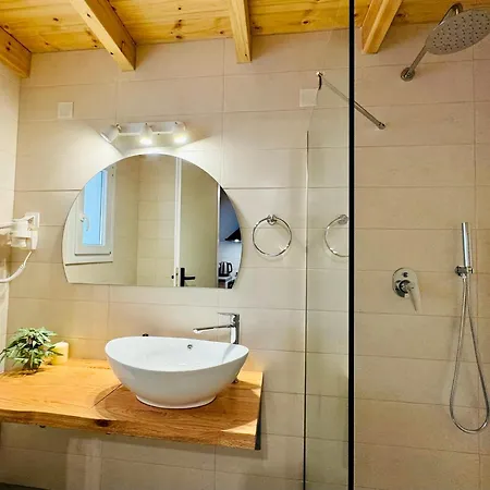 Afrodite's & Loft Apartment